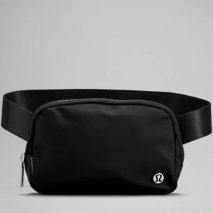 NWT Lululemon Everywhere Belt Bag in Black